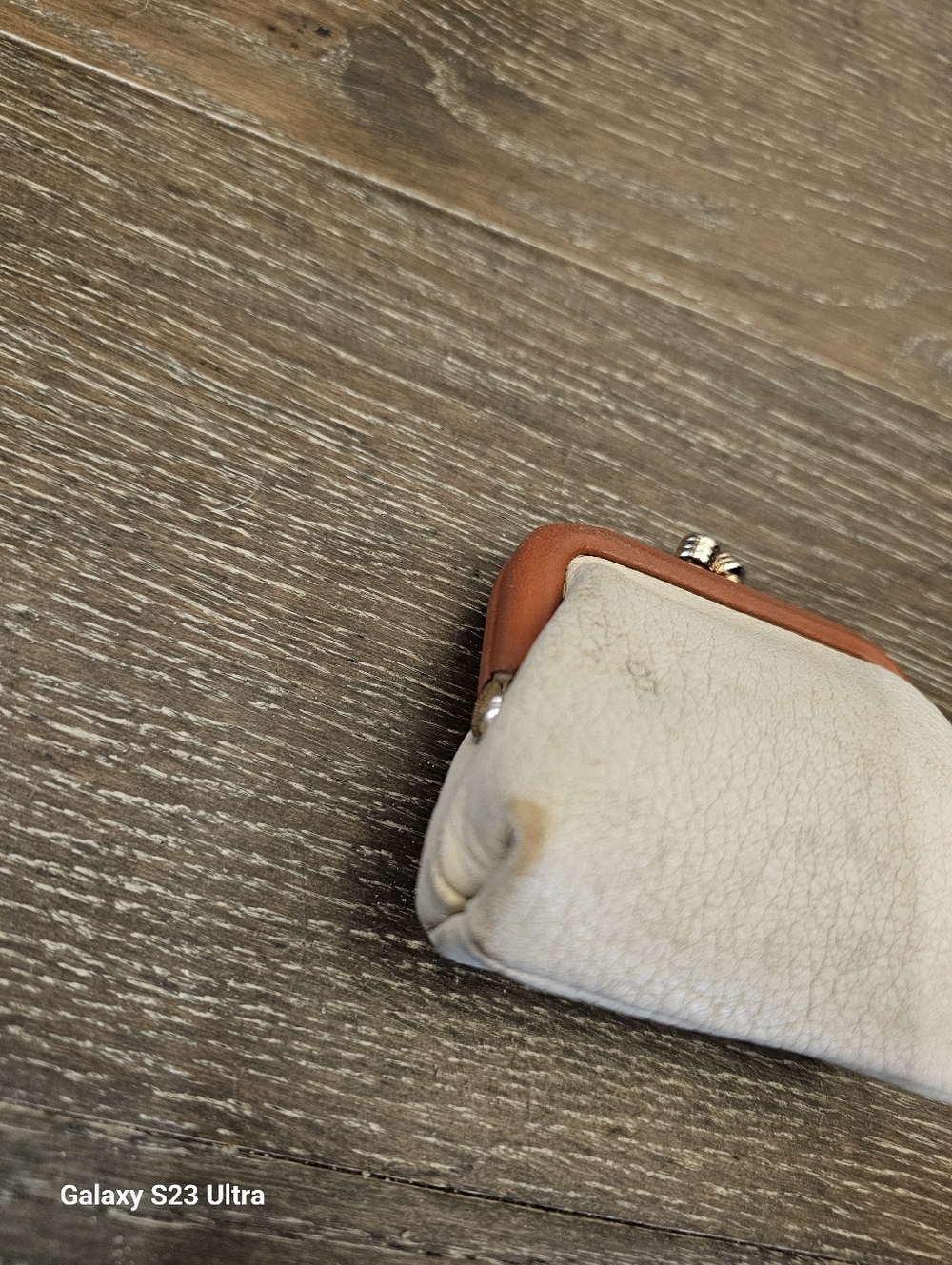 Dooney & Bourke Vintage White Pebbled Leather Coin Purse - Picture 7 of 10